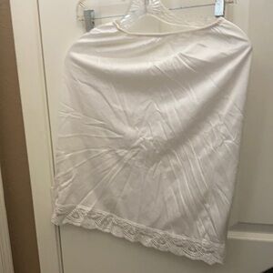 FINAL MARKDOWN Vassarette half slip small